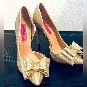 Betsy Johnson Metallic Gold Stiletto Pumps size 5 1/2